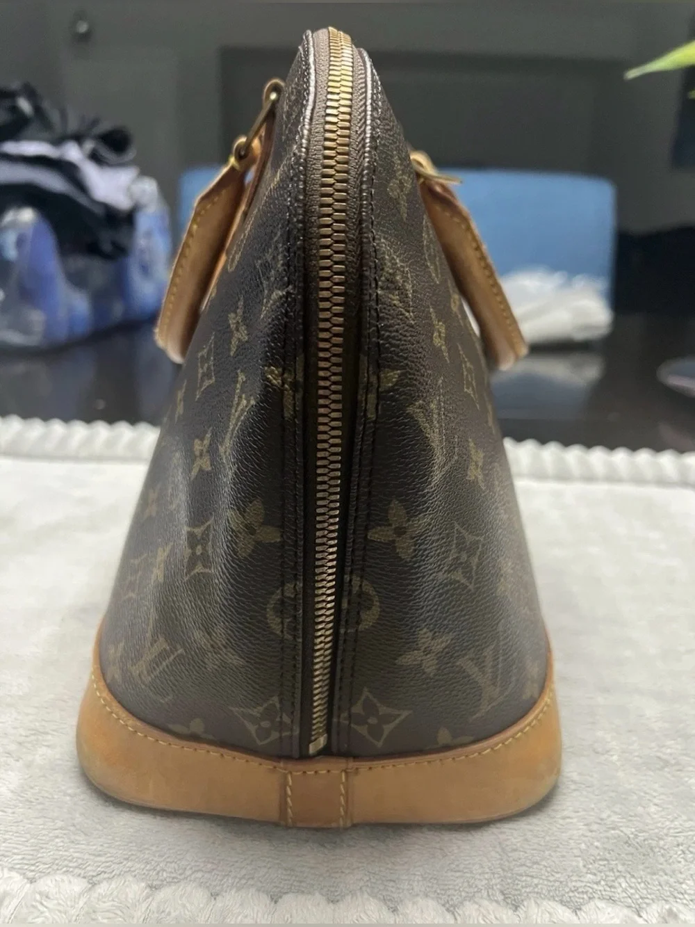 Authentic Louis Vuitton Monogram Alma PM Handbag With COA and lock